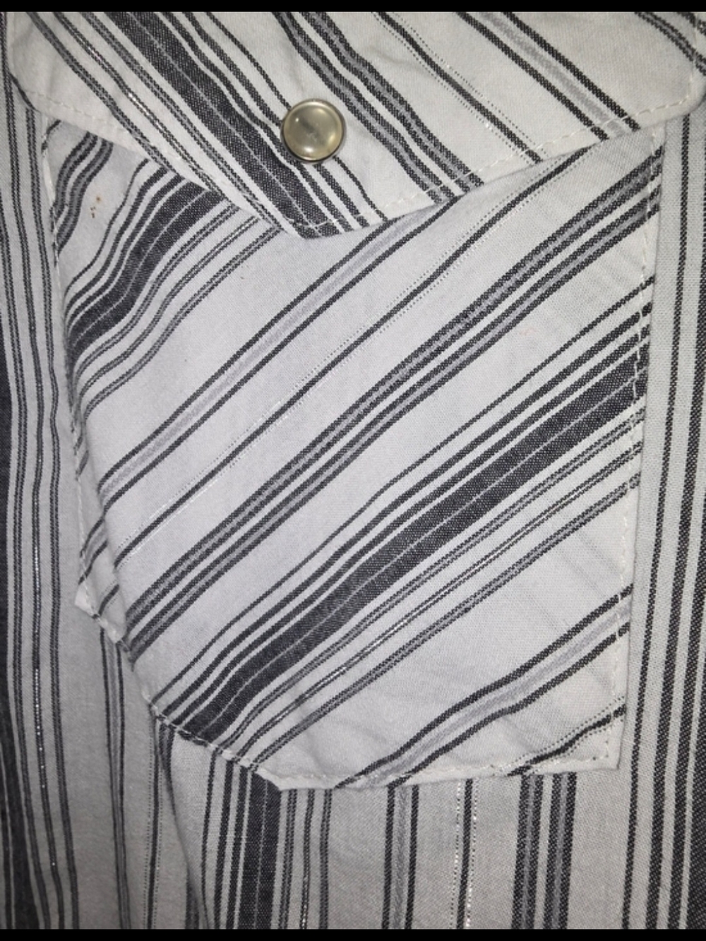 Wrangler Men's Long Sleeve White And Black Striped Pearl Snap Shirt - Picture 2 of 3